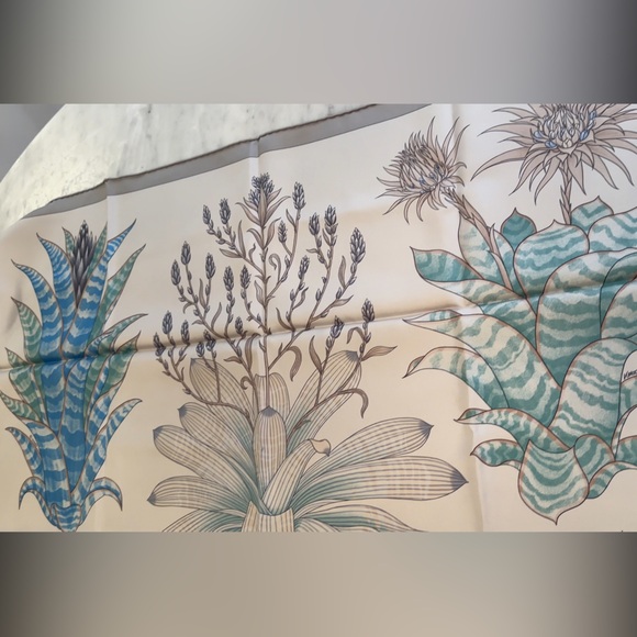 NEW HERMES SILK SCARF SIZE 90 - Picture 6 of 6